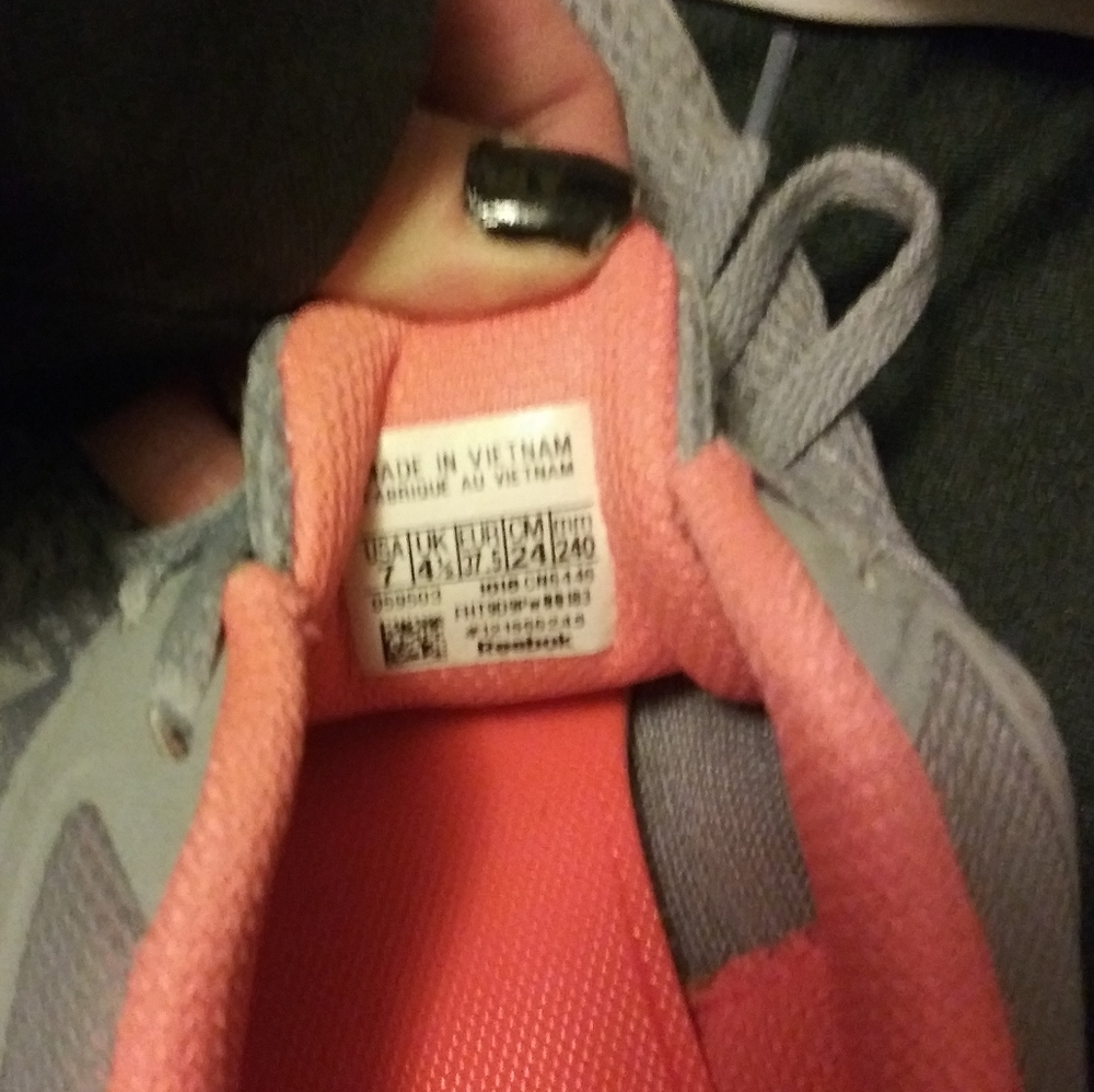 Size 7 Woman's Reebok - Picture 2 of 2
